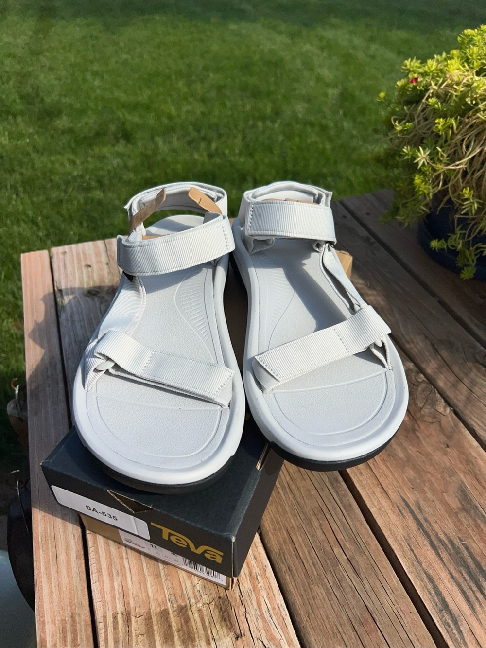 New With Box Teva Men's 11 Hurricane Xlt2 Sandals 1019234 Vapor Powder Blue gray
